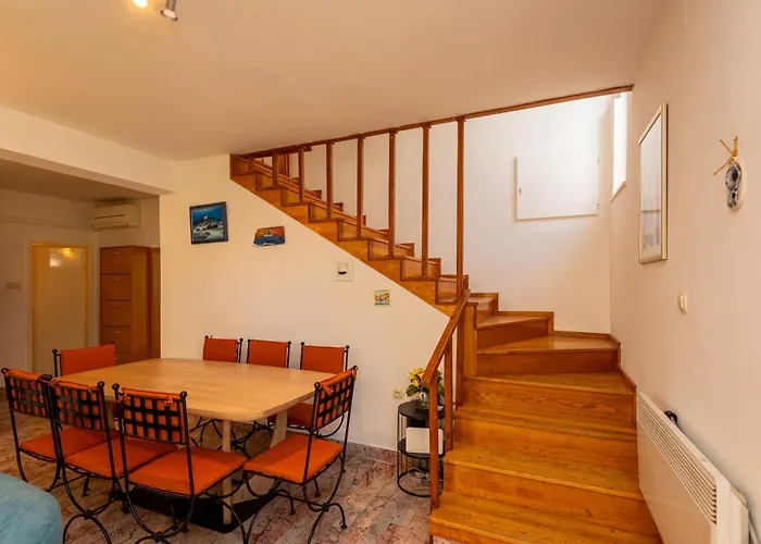 Dolphin וילה יאדריה