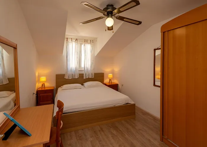 Dolphin וילה יאדריה