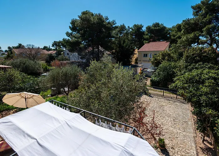 Dolphin וילה יאדריה